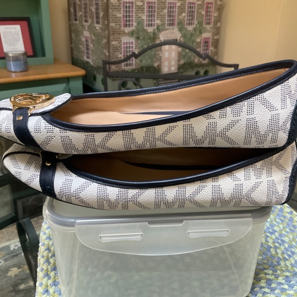 Michael Kors Ballet Flats - Picture 3 of 7